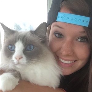 Meet your Posher, Felicia